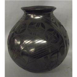 Mata Ortiz Burnished Pottery by Elfida Tena