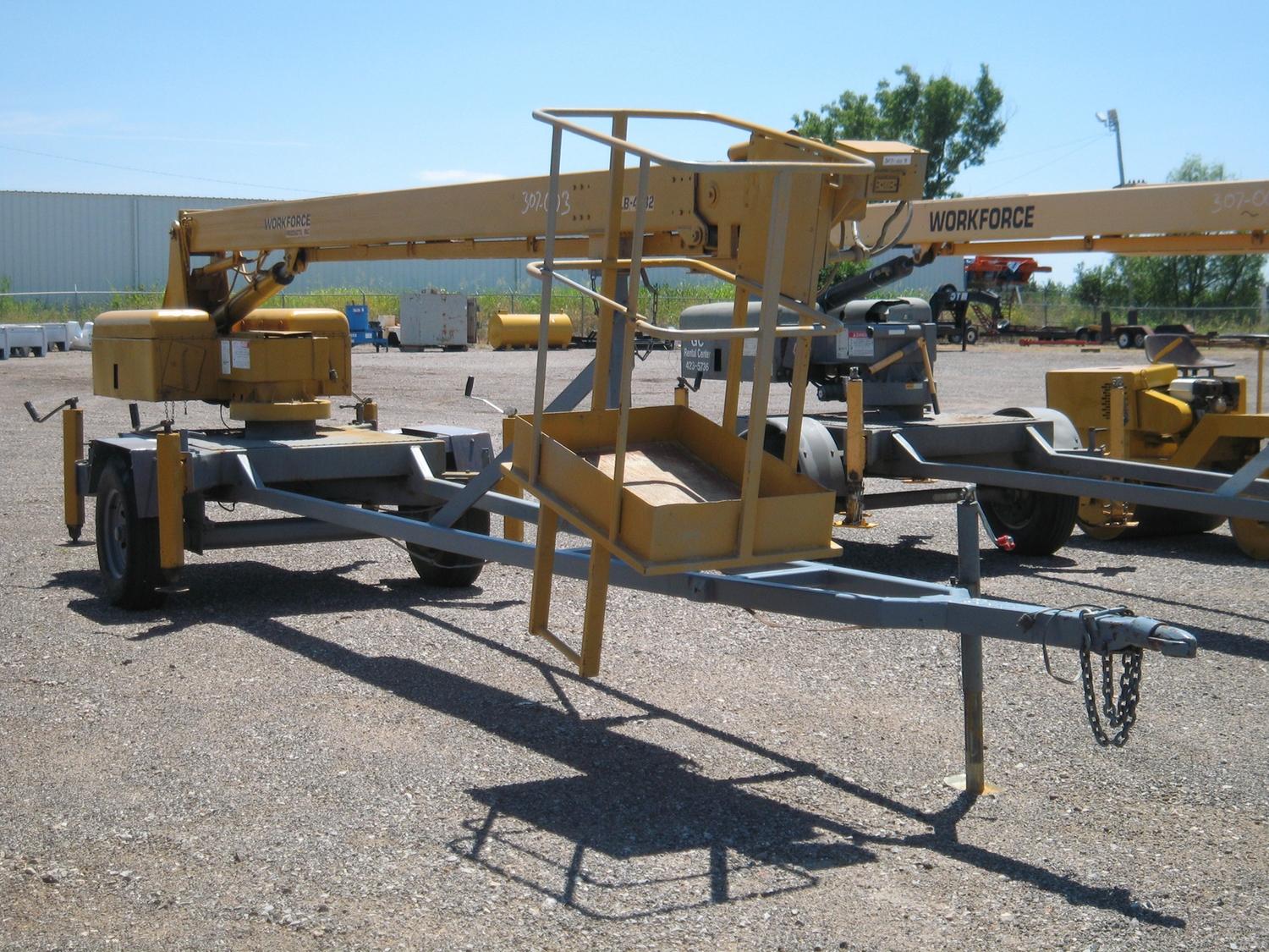 WORKFORCE XLB4232 42', 300, TOW BEHIND MAN LIFT,