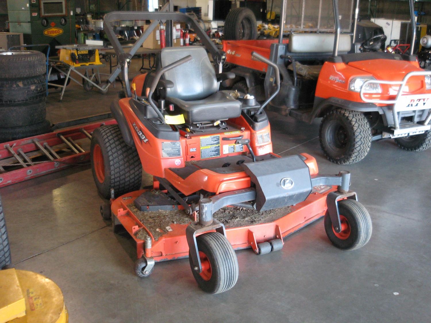 KUBOTA ZD331 72" COMMERCIAL RIDING MOWER, ZERO TURN, DIESEL, 11389,