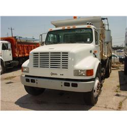 2001 INTERNATIONAL 4900 DUMP TRUCK 6X4,