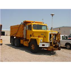 1982 INTERNATIONAL F5070 DUMP TRUCK 6X4,