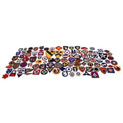 COLLECTION 100 VARIOUS US MILITARY CLOTH PATCHES