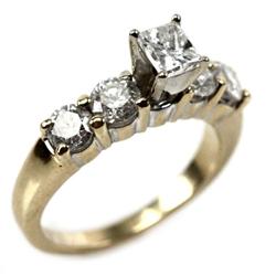 LADIES 14K GOLD 1.65 CTW PRINCESS CUT DIAMOND RING