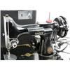 Image 2 : SINGER FEATHERWEIGHT SEWING MACHINE 221-1