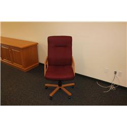 OAK FRAME BURGANDY HIBACK EXECUTIVE CHAIR