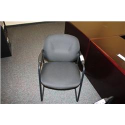 BLACK SLED BASE CLIENT CHAIR