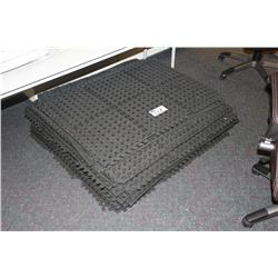 LOT OF RUBBER ANTI FATIQUE MATS