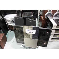 PHILLIPS BOOKSHELF STEREO WITH SPEAKERS