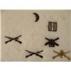 Image 3 : 26 US WWII & SPAN-AM WAR UNIFORM & CAP DEVICES/INSIGNIA