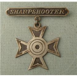 ORIGINAL VINTAGE (OBSOLETE) MARINE SHARPSHOOTER BADGE