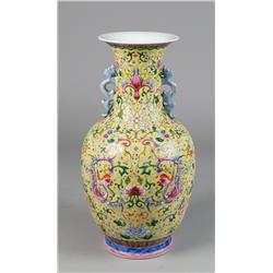 Fine Chinese Enameled Vase