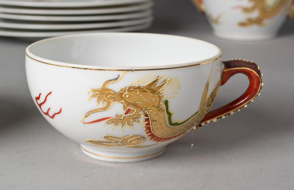 18 Piece Kutani Porcelain Dragon Wear Tea Set