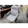 Image 1 : 3 GREY OFFICE CHAIRS