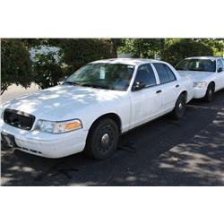 2004 WHITE FORD CROWN VICTORIA POLICE SERIES 4DR