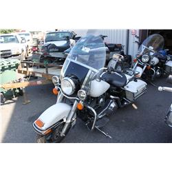 2001 WHITE HARLEY DAVIDSON ROAD KING MOTORCYCLE