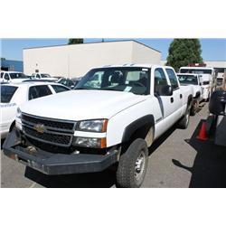 2007 WHITE CHEVROLET SILVERADO 2500HD PICK UP