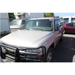 2005 GREY CHEVROLET SUBURBAN SUV 157 - 050 KM GAS