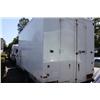 Image 1 : 2001 WHITE FORD F-550 XL SUPERDUTY CUBE VAN