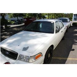 2005 WHITE FORD CROWN VICTORIA POLICE SERIES 4DR