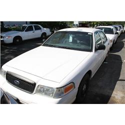 2004 WHITE FORD CROWN VICTORIA POLICE SERIES 4DR