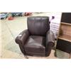 Image 1 : BROWN LEATHER RECLINING CHAIR