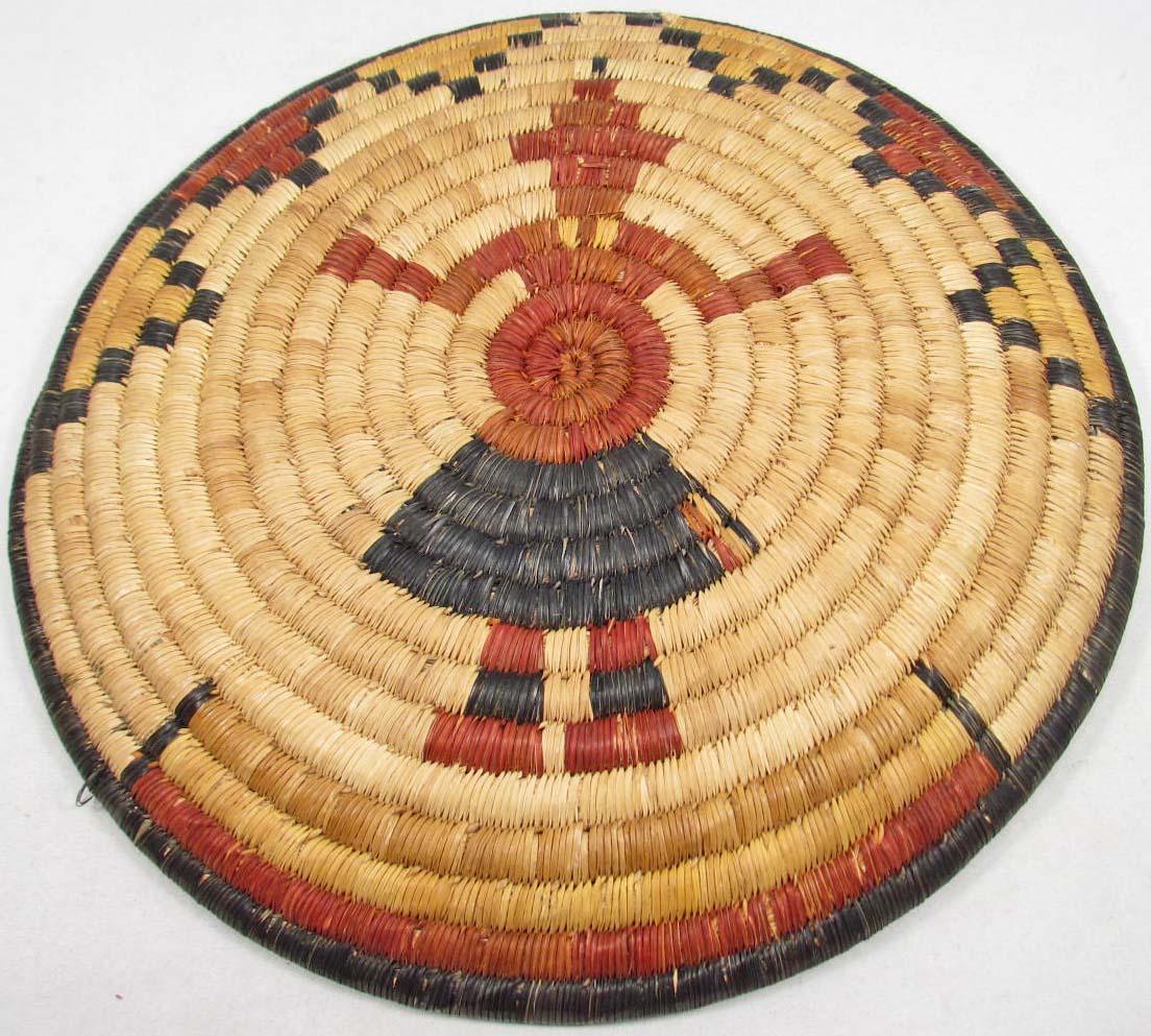 VINTAGE NATIVE AMERICAN INDIAN COILED PLAQUE BASKET