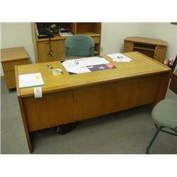 DESK COMPUTER DESK & 2 DRAWER FILE CABINET (3X)