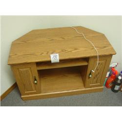 CORNER TABLE