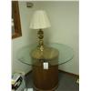 Image 1 : LAMP & TABLE