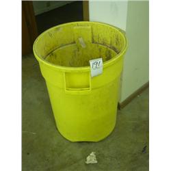 LARGE PLASTIC TRASH CANS (12X)