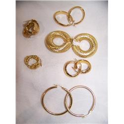 SIX PAIR OF 18K GOLD EARRINGS WEIGHING 28.6 GRAMS AS SHOWN