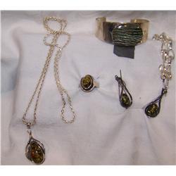 MULTIPIECE LOT OF ASSORTED JEWELRY The Jewelry weighs 120.2 grams