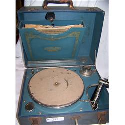 Brunswick 1923 portable windup record player in case w/ 6 original records