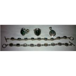 Bracelets. Rings & Pendant the jewelry weighs 95.1 grams