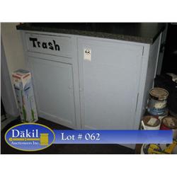 COUNTER / TRASH CABINET