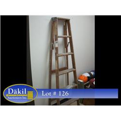 6’ WOODEN STEP LADDER