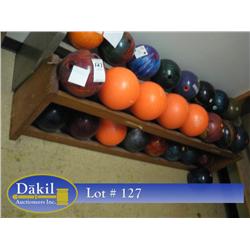 BOWLING BALLS (X17)