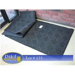 FLOOR MATS (X2)