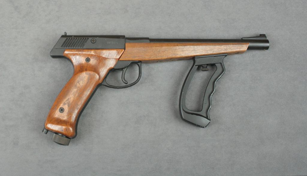 Plainsmaster pellet gun, .177 cal., 8-1/2” barrel, black finish, wood