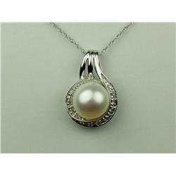 Gorgeous 14 karat white gold ladies pendant  set with a center white freshwater Pearl of  approx. 9.