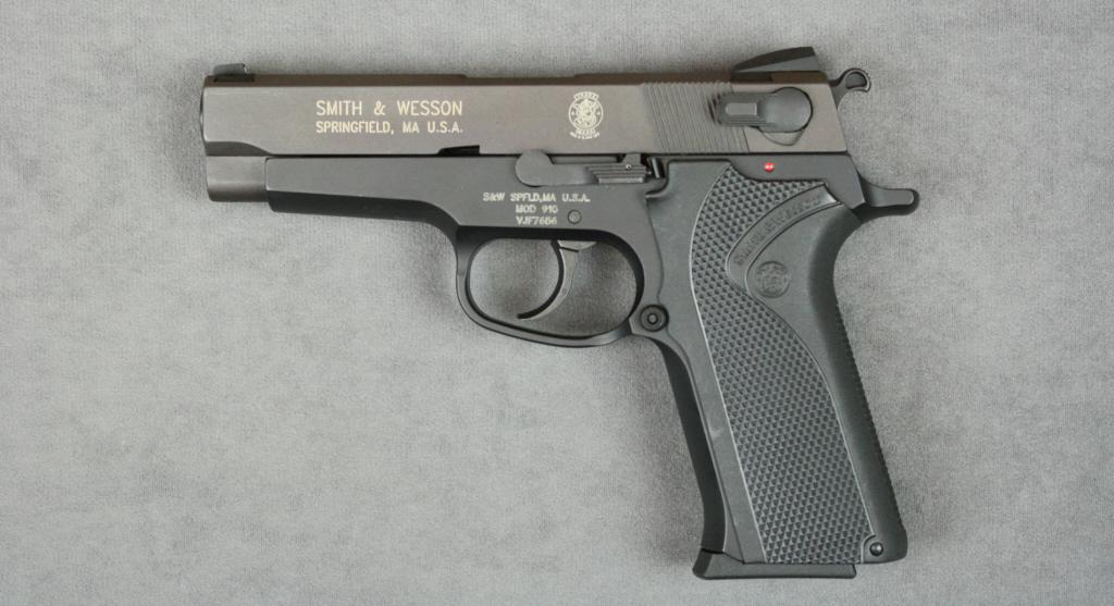 Sw 910 Smith & Wesson Model 910 DA semi-auto pistol, black finish, composite ...