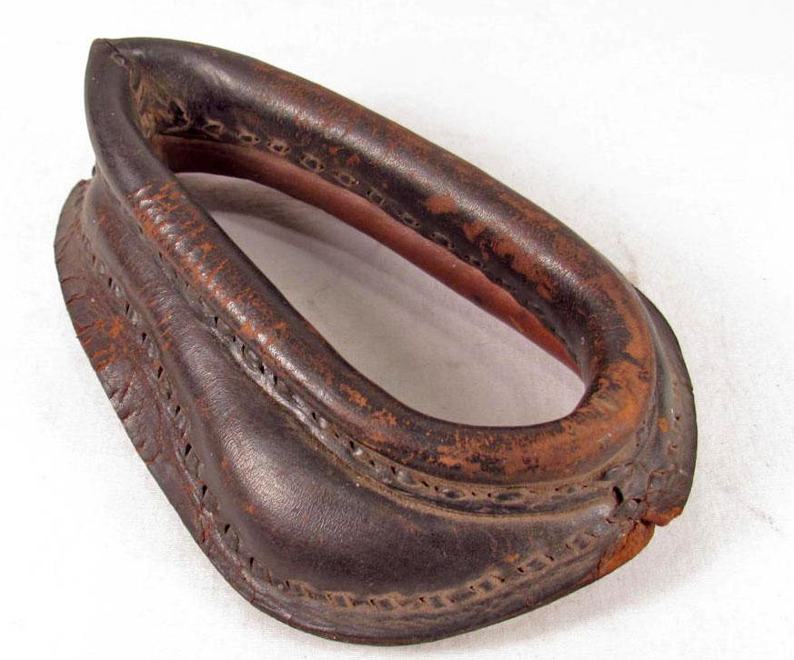 VINTAGE SALESMAN'S SAMPLE LEATHER HORSE COLLAR