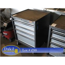 WHIRLPOOL GLADIATOR CASTERED TOOL CHEST W KEYS
