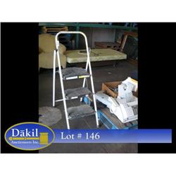 STEP LADDER
