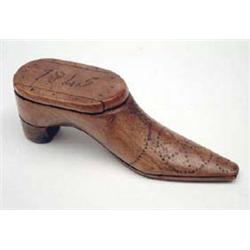 An early Victorian elm shoe-shaped snuff box...