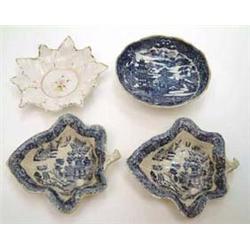 A pair of early 19th century blue and white...