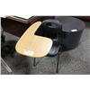 Image 1 : LOT OF 20 CLASSROOM CHAIRS WITH TABLET ARMS