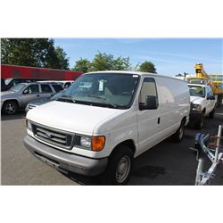 2005 WHITE FORD E150 CARGO VAN ECONOLINE