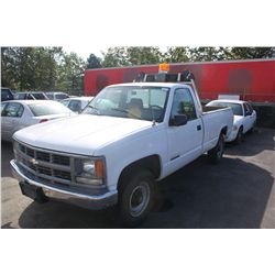 1998 WHITE CHEVROLET 2500 2DR PU 104186 KM GAS