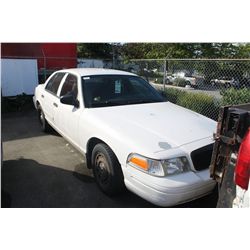 2005 WHITE FORD CROWN VIC